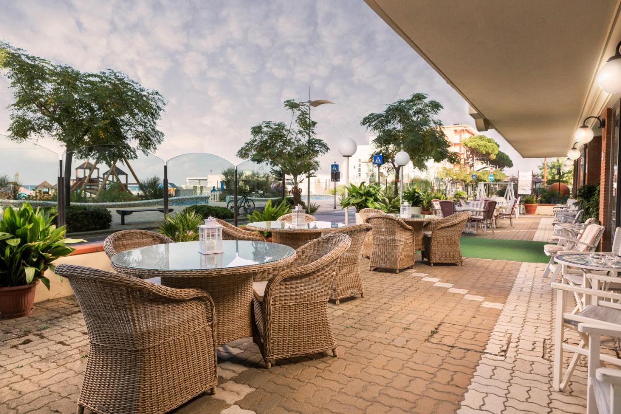 Ambasciatori Hotel - Breakfast Xxl Fino Alle 12 Misano Adriatico Exterior foto